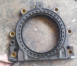 2000-2001 model audi a3 1.9 tdı AGR 038103171B numaralı arka krank keçesi çıkma orijinal