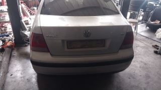 Volkswagen Bora gümüş gri kesme yarım arka kıç