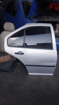 Volkswagen Bora sağ arka kapı ve sağ arka kapı parçaları sağ arka kapı camı sağ arka kelebek camı sağ arka cam fitili sağ arka kapı kolu sağ arka kapı kilidi sağ arka cam krikosu sağ arka kapı döşemesi sağ arka kapı bandı sağ arka kapı menteşesi