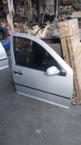 volkswagen Bora sağ ön çıkma orijinal gümüş renk dolu kapı