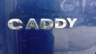Volkswagen Caddy bagajdaki caddy yazısı