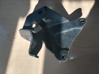 volkswagen golf3 çıkma motor kulağı motor braketi çıkma orijinal 1h0199273b , 1h0 199 273 b