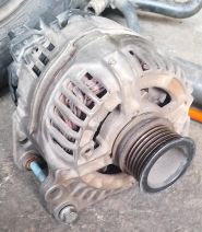 Volkswagen Polo hatchback 1.6 Aee Alm motor 75lik şarj dinamosu 037903025m