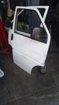 Volkswagen Transporter T4 çıkma beyaz renkli sağ ön kapı